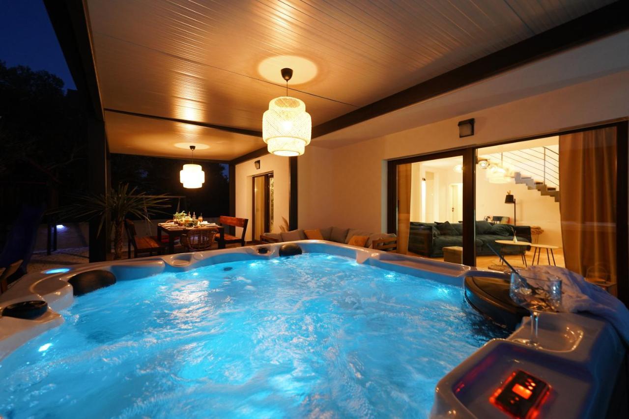 Villa Suncica With Heated Pool, Jacuzzi And Bikes Near Zadar Sukošan 外观 照片