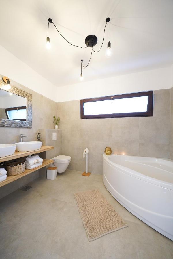 Villa Suncica With Heated Pool, Jacuzzi And Bikes Near Zadar Sukošan 外观 照片