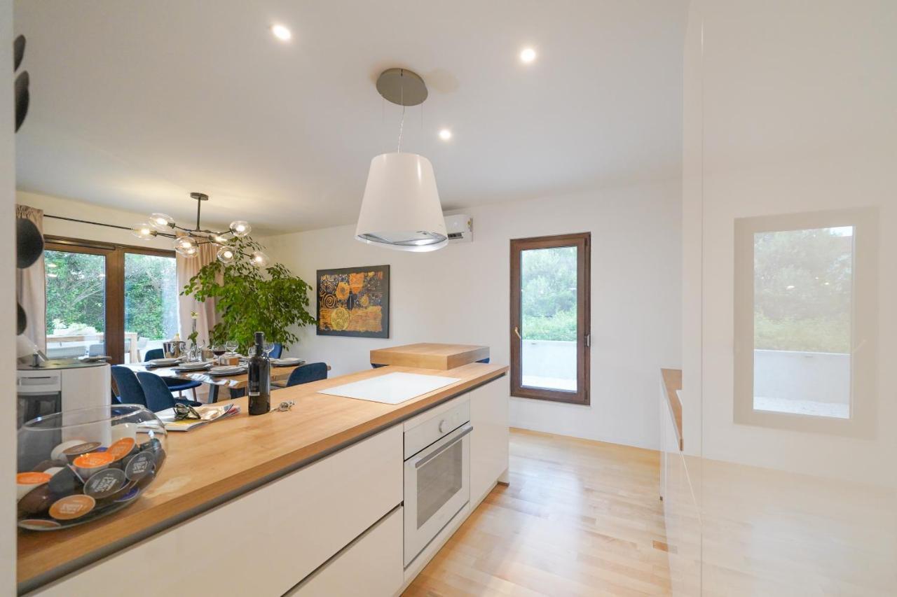Villa Suncica With Heated Pool, Jacuzzi And Bikes Near Zadar Sukošan 外观 照片